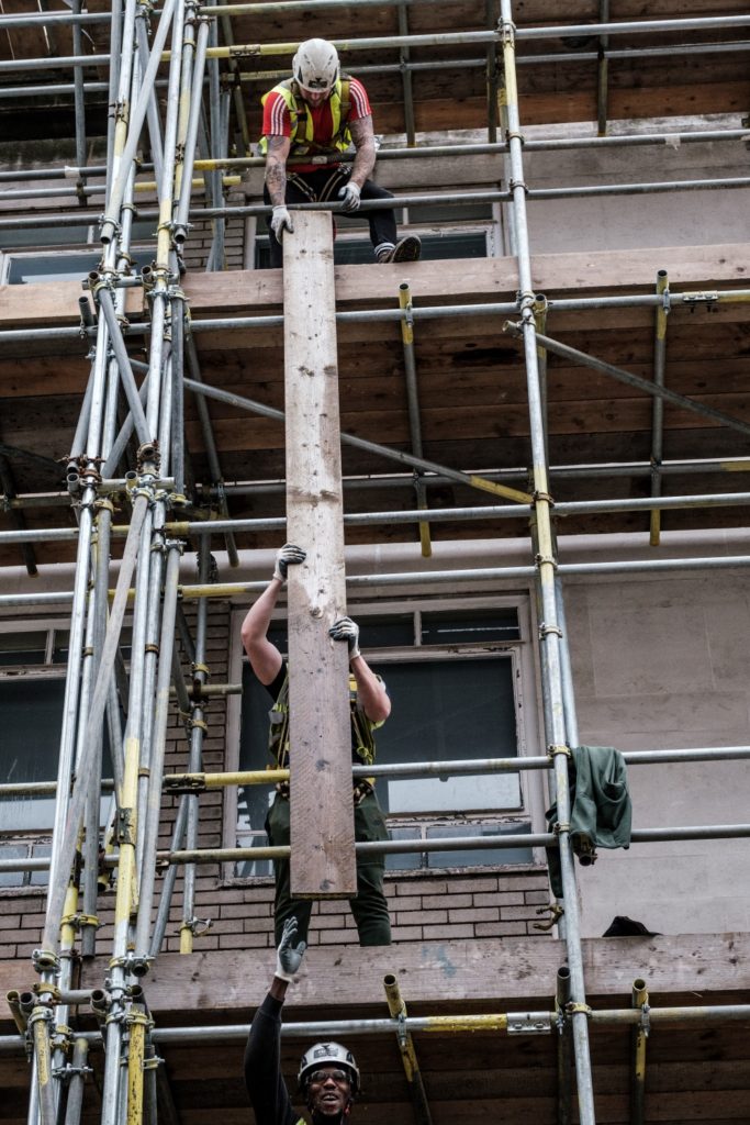 Administração das equipes para uma obra segura e eficiente.